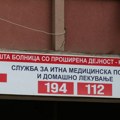 Pao je s kreveta! Ne, pretukao ga je bolničar! Muškarac iz Štipa teško povređen: Otac priča jedno, on drugo.