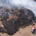 "Vatra se proširila i stigla blizu do dva domaćinstva": Buknuo veliki požar kod Čačka, meštani u panici (foto)