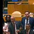 (Video) "Neće on meni da preti, sklanjajte ga!" Skandal u UN, izbila žestoka svađa Amerikanaca i Kubanaca: Lupali po…