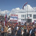 Skup u znak podrške Srbima sa severa Kosova Oko 5.000 Srba se okupilo u Gornjem Kuscu da podrže svoje sunarodnike (foto)