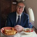 Instagramična trpeza svela se na „zidarski sendvič“: Kako je Vučić postao najpoznatiji food bloger u Srbiji