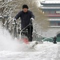 Sneg u Kini zatvorio puteve, ne rade škole, prekinut železnički saobraćaj