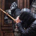 Stojković: Uhapšena četiri studenta, „ubačeni elementi“ razbijaju Skupštinu