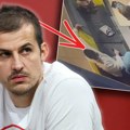 Ексклузивно! Снимак напада на кошаркаша у играоници Немања Бјелица мирно седео за столом када му је пришао бивши фудбалер…