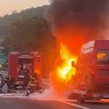 Gori automobil kod Bubanj potoka: Haos u smeru ka Nišu, vatrogasci se bore velikom sa vatrom: Vozilo potpuno izgorelo (video)