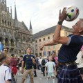 Spektakl može da počne – Nemci protiv „suknjica“