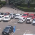 Stanari strogog centra Novog Sada rešavaju problem parkiranja: U tri ulice 83 mesta rezervisana, a u još četiri za osobe sa…