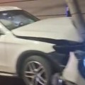 Vozač BMW-a divljao, pa se zakucao u banderu Udes se dogodio na Mišeluku u Novom Sadu
