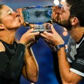 Novak i Olga ispali odmah na startu, US open na kraju osvojio par koji zbirno ima 68 godina