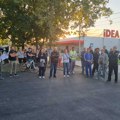 Znanjem protivu otmičara: Ispred OŠ „Žarko Zrenjanin“ skup podrške prosvetnim radnicima