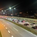 Totalni kolaps na autoputu! Reka automobila bukvalno stoji kod Krnjeva, kolone duge čak pet kilometara, ovo je alternativa