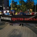 Protestna šetnja zbog kiše u Leskovcu odložena, okupljenima se obratila penzionerka