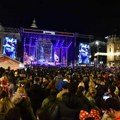 Više hiljada ljudi dočekalo Novu godinu na Trgu Republike u Beogradu /foto/