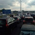 Gužve na granici: Automobili čekaju i do sat vremena da izađu iz Srbije