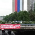 Transparenti s natpisom "svirni ako si za smenu Šapića" na tri beogradska nadvožnjaka