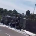 VIDEO: Autobus pun učenika se zapalio kod Boljevca, svi evakuisani na vreme