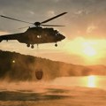Filmska scena u zalazak sunca: Helikopter uzima vodu i kreće ka požaru, posade po devet sati u vazduhu