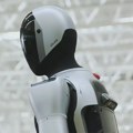 Walker S2 – humanoidni robot koji sam menja baterije i radi 24/7