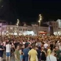 Nakon puštanja privedenih studenata protestna šetnja do SNS-a