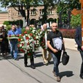 Sahranjen Den Tana: Ćerke i supruga neutešni, na večni počinak ga ispratili fudbaleri, političari i biznismeni