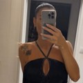 Haljina sa prorezima više otkriva nego što pokriva: Pevačica (41) nakon dva porođaja pokazala telo bez grama sala: Tajna je u…