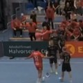 Skandal: Rukometaš uleteo među navijače i ovo uradio čoveku koji ga je vređao, a odluka Saveza je zaprepastila mnoge (video)…