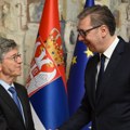 Predsednik Vučić sa Džefrijem Saksom: Razgovarali smo o globalnoj situaciji i regionalnim prilikama