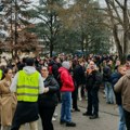 Протест испред Филозофског факултета у Новом Саду, студенти бојкотују наставу