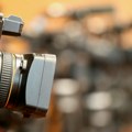 Ans traži da budu identifikovani i sankcionisani napadači na novinara TV Informer
