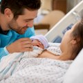 Бесплатна пратња на порођају у Крагујевцу: Отац, партнер или члан породице уз трудницу