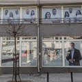 N1: Pristalice SNS organizovale bakljadu posle studentskog skupa u Kragujevcu
