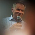 Preminuo autor bestselera i veliki „nevaljalac“ britanskog konezervativizma Džefri Arčer