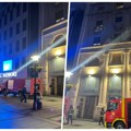 Nova.rs u Knez Mihailovoj: Požar gasi 21 vatrogasac, blokiran deo ulice, vatra buknula na trećem spratu butika VIDEO