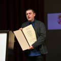 „Priznanje posvećujem uspomeni na roditelje“: Stevu Grabovcu uručena NIN-ova nagrada