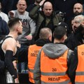 Čiji grb nosite bre!? Košarkaši Partizana "postrojeni" pred Grobarima