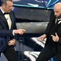 Džon Travolta gostovao na festivalu Sanremo: Pokazao plesne poteze iz "Petparačkih priča"