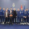Ministar Ivica Dačić uručio diplomatske pasoše srebrnim košarkašima iz Manile