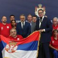 Vučić sa članovima Paraolimpijskog tima Srbije: Predsednik im uručio državnu zastavu koju će nositi u Pariz (foto/video)