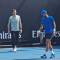 Đoković spreman za početak! Novak na terenu nekoliko sati pre prvog kola Australijan opena, a evo ko je bio sa njim!