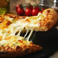 Italijanska picerija počela da naplaćuje picu bez paradajza: Kupci u šoku