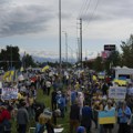 Putin dočekan protestima i ukrajinskim zastavama na samitu na Aljasci