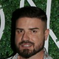 Povod za slavlje daleko od Srbije! Mc Stojan verenicu krije od javnosti, a evo zašto je javno iznenadio i prekrio joj lice…