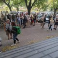 FOTO: Danas saslušanja više privedenih tokom protesta kod Filozofskog, Novosađani pružaju podršku