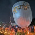 Bombama iz paraglajdera na antivladine demonstrante u Mjanmaru