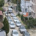 Devojka rešila dramu u Kragujevcu: Izašla iz kola i regulisala saobraćaj da bi prošla Hitna pomoć