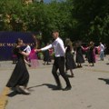Maturanti subotičkih srednjih škola zaplesali valcer ispred Gradske kuće