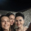 (Video) Nataša Ninković ugostila slobodu Mićalović u rodnom terbinju: Zapevale sa muzičkom zvezdom pa sve podelile javno: "Iz…