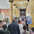 Gužve na šalterima Poštanske štedionice u Nišu zbog isplate pomoći od 6.000 dinara