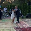 Prvi ples maše i supruga je kao iz bajke: Uživaju u prelepoj proslavi, a bivša žena Jovana Memedovića blista u šik…