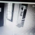 "Ovaj dečko je opljačkao naš stan, sve vredno je pokrao": Kamere uhvatile lopova u Višnjičkoj banji, bez blama radi ovo…